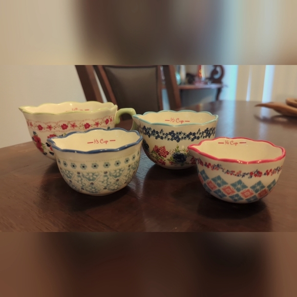 Pioneer Woman Measuring Cups - Picture 1 of 2